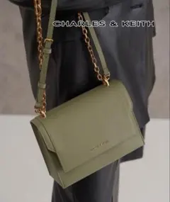 【美品】CHARLES&KEITH チェーンハンドルクロスボディバッグ