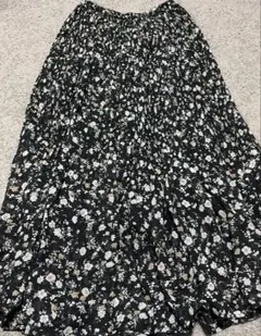 イング　花柄黒ロングスカート