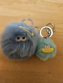 紫色のふわふわキャラクターキーホルダー - メルカリ