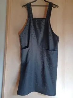 黒い花柄エプロン　M～Lサイズ