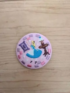 Disney アリス 刺繍缶バッジ