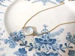 カービングクォーツ　ネックレス　彫刻　水晶　ペンダント