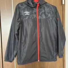 umbro フード付きウィンドブレーカー 黒/赤　160