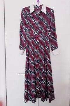 レトロ柄長袖ロングフレアワンピース