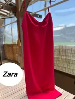 上品シルエットのミディ丈ワンピース