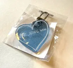 TREASURE ジョンウ　ラメアクリルキーホルダー　カプセルトイ