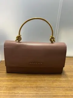 【美品】CHARLES & KEITHチェーン付きウォレットバッグ/くすみピンク