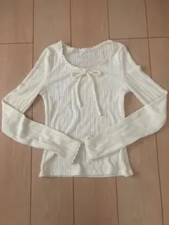 ホワイトリボン付き長袖トップス