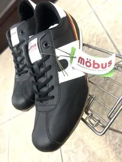 mobus スニーカー　25〜25.5
