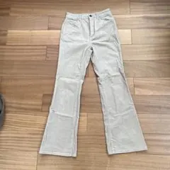 GU ベージュ コーデュロイ フレアパンツ