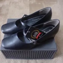 Romeo Valentino ブラック ストラップパンプス