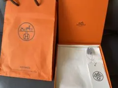 【新品タグ付】エルメス ハンカチ Hロゴ ジャガードコットン白 箱・ショッパー付