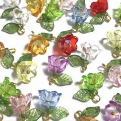 （6個セット）風鈴草のアクリルチャーム ランダム ベルフラワー スズラン 葉付き