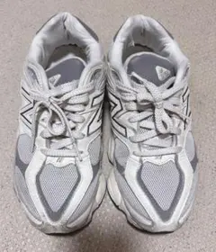 New Balance 9060 スニーカー ホワイト グレーのサムネイル