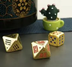 易占ハ卦サイコロ(袋付き　金属製　金色) 五行易　断易　筮竹　筮筒　現代易占詳解 2026年最新】筮筒の人気アイテム - メルカリ