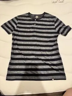 Pretty Green ストライプデザイン ボタン付きTシャツ