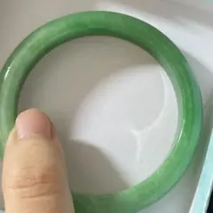 超美品　ミャンマー産本翡翠バングル　陽緑