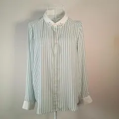 ストライプ長袖シャツ ビジュー付き襟