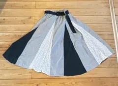 axes femme フレアスカート 深緑とホワイト