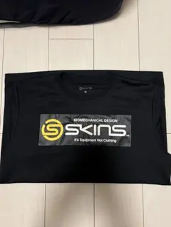 SKINS Tシャツのサムネイル