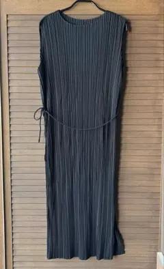 新品未使用　UNIQLO ブラック ノースリーブ プリーツワンピース XL