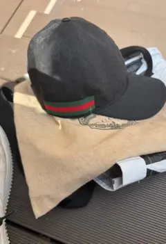 GUCCI帽子のサムネイル