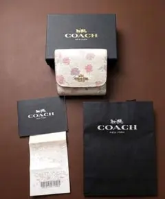 COACH 三つ折り財布 花柄のサムネイル