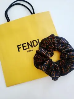 美品 ズッカ FENDI ロゴ シュシュ - メルカリ
