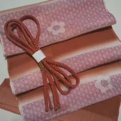 和装小物 落ちついた赤茶とオフホワイトに紫、絞り柄入り帯揚げ帯締めセット
