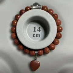 『ハート型のチャームが付いたゴールドストーン（茶金石）のブレスレットです』