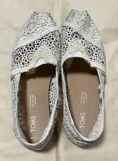 TOMS クロシェレース スリッポン ホワイトのサムネイル