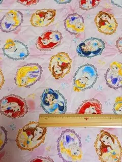 76 ディズニープリンセス キルティング生地 110×50cm