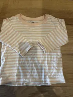 長袖ピンクと白ストライプTシャツ