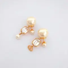 Dior パールクリスタルピアス (ミスディオール トワレ1mlサンプル付き)
