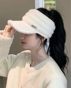 女性のバイザー　暖かさとポニーテールのためのニットダックビルキャスケットキャップ
