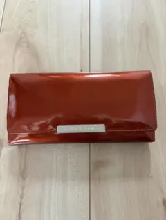 赤い長財布のサムネイル
