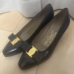【SALE】FERAGAMO ネイビー リボン付き パンプス 5D