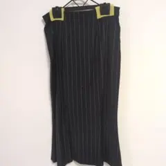 ジヨンガリアーノのペンシルストライプのスカート
