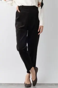 ウツクシルエットワイドパンツ