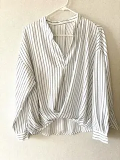 【earth music&ecology 】ストライプ Vネック ブラウス