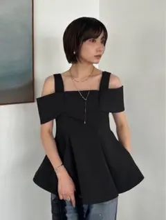 新品タグ付き】 フレイアイディー 2WAYオフショルペプラムブラウス