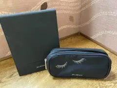 シュウウエムラ　折りたたみ卓上ミラーとメイクポーチ