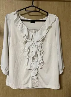 フリルブラウス