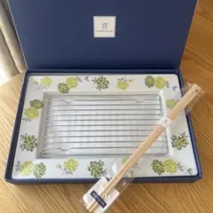 【未使用・保管品】 栗原はるみ リムトレー アリウム 菜箸付きのサムネイル