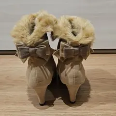 ファー付きベージュショートブーツ