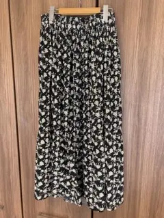 美品です。journal standard 花柄プリーツスカート 黒と白