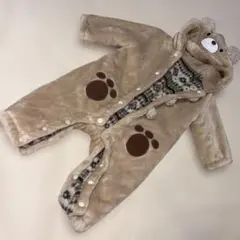 クマ耳付きフリースロンパース