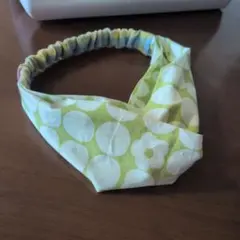 水玉模様 黄緑色　ヘアバンド　ハンドメイド
