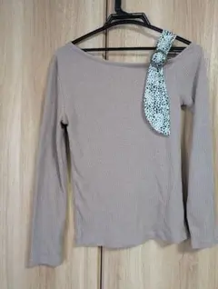 新品未使用★レディース★ベージュ長袖オフショルダートップスLサイズ★激安♪︎