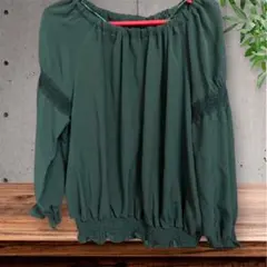 GUダークグリーンオフショルダーシャツシャーリング M